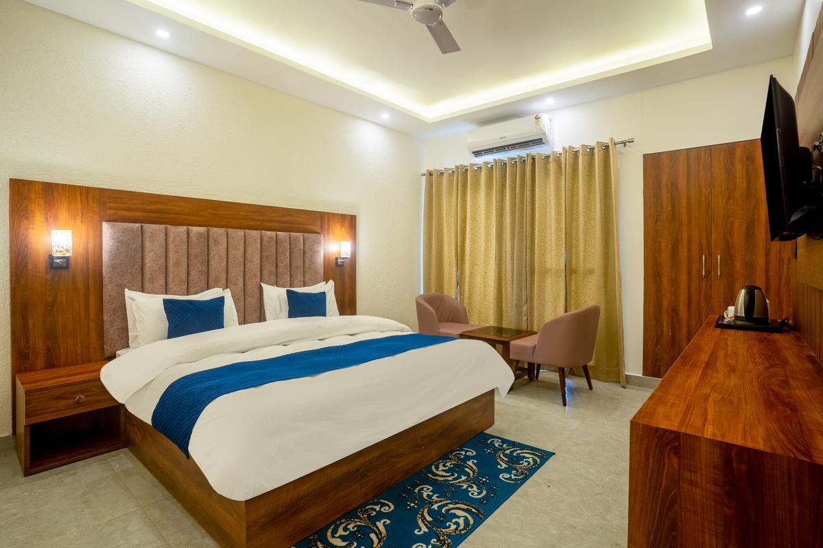 Modern Comfort Room